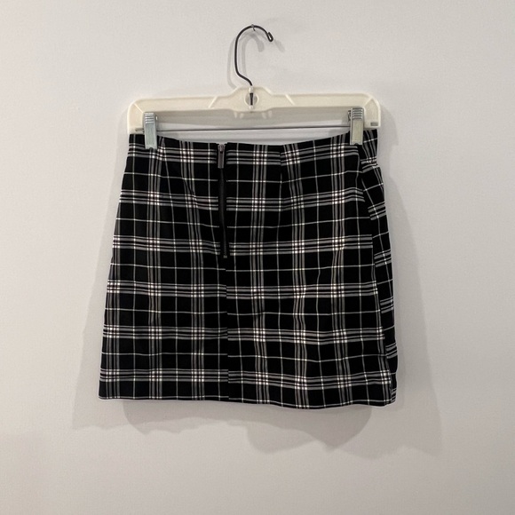 Mini black and white plaid skirt - Picture 3 of 4